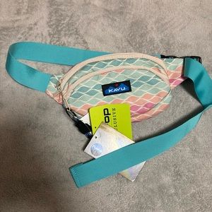 SOLD—Kavu Ocean Swell Spectator Pouch NWT